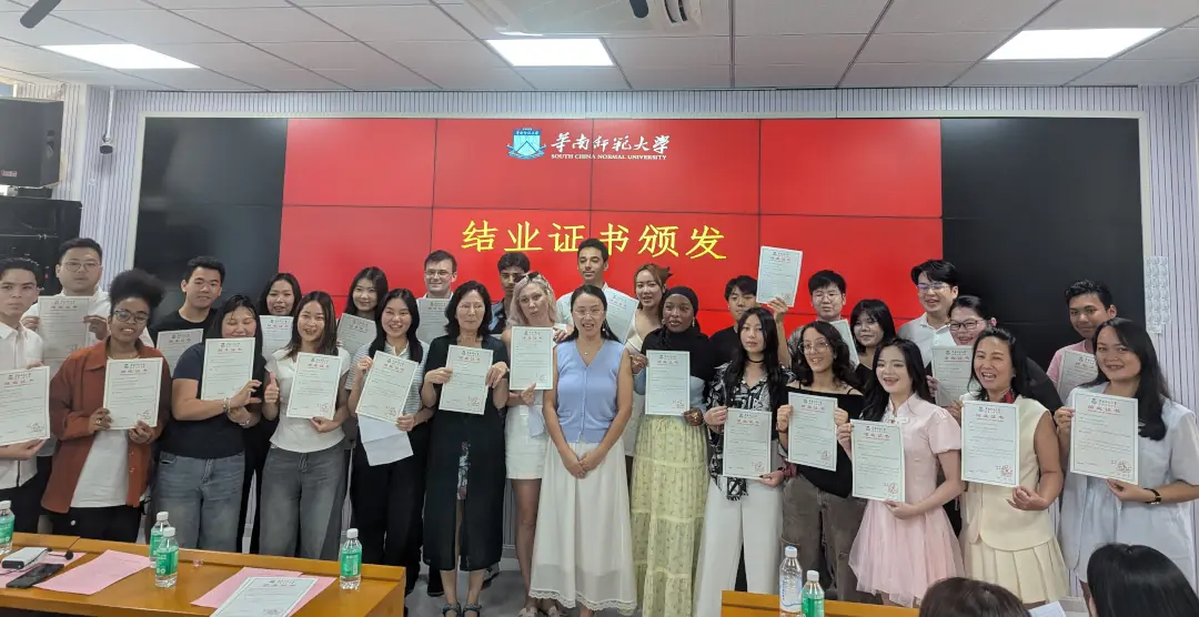 Students sharing experiences in Guangzhou